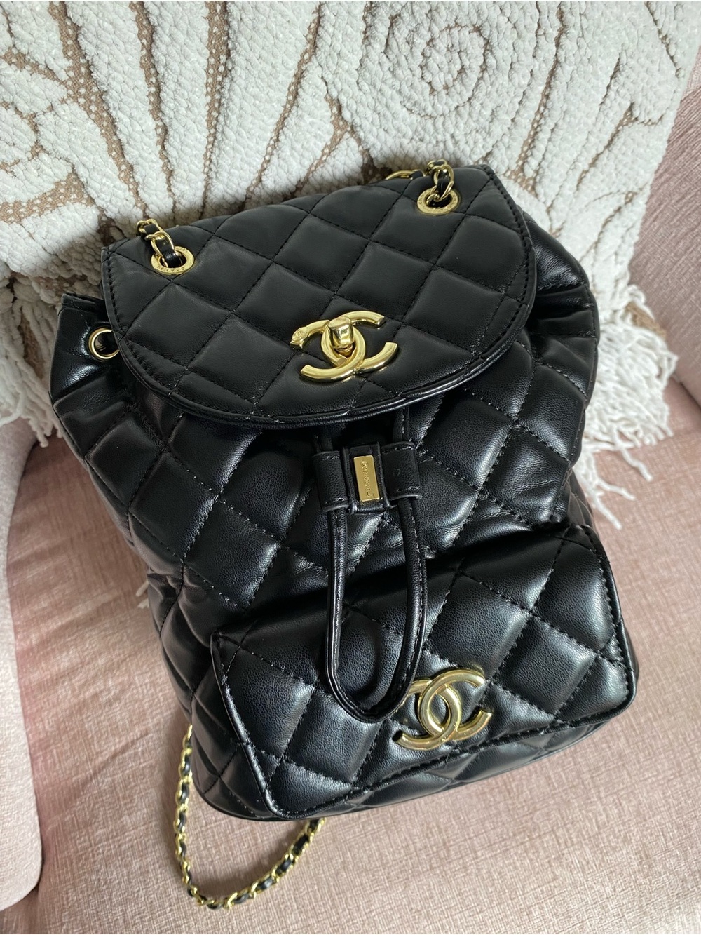 QUILTED CHAIN BACKPACK - Picture 3 of 15